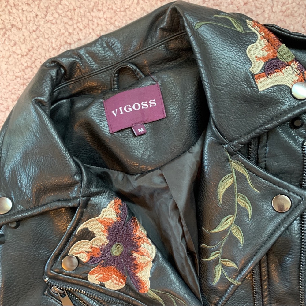 EUC Vigoss floral/stud faux leather jacket. Size M - Picture 3 of 12